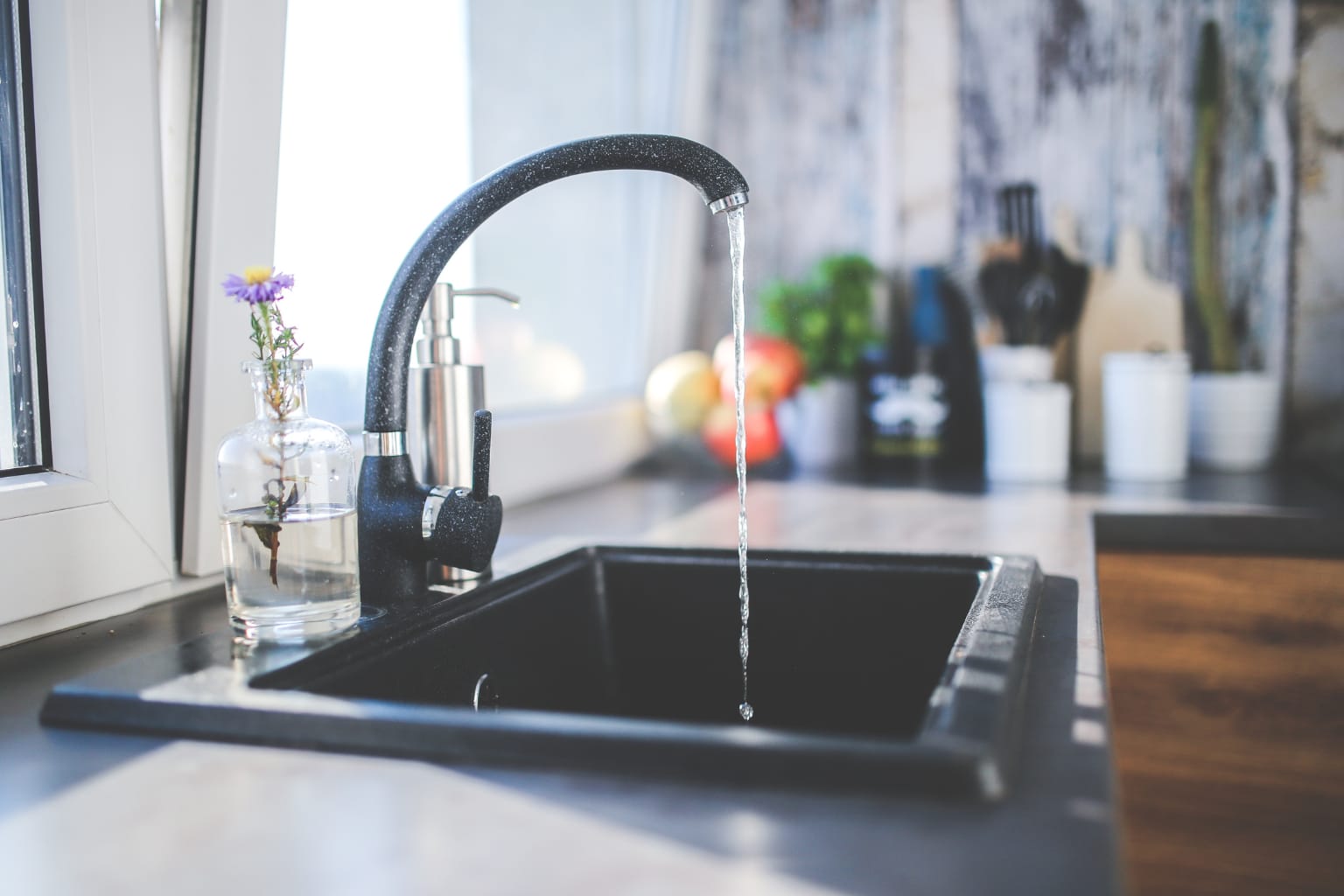 Fuite sur robinet : que faire avant l’arrivée du plombier ? 1 fuite d'eau robinet